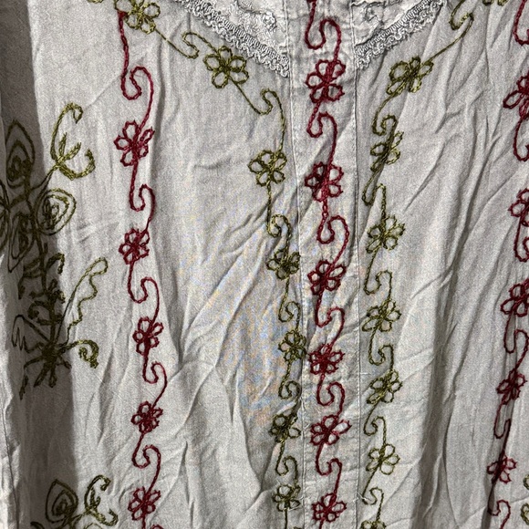 Chic Long Sleeve Embroidered Dress in Gray and Green - Picture 4 of 7